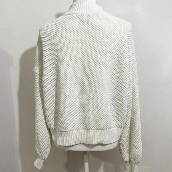Hollister Women’s White Textured Knit Mock Neck Sweater — Size L - Picture 3 of 8